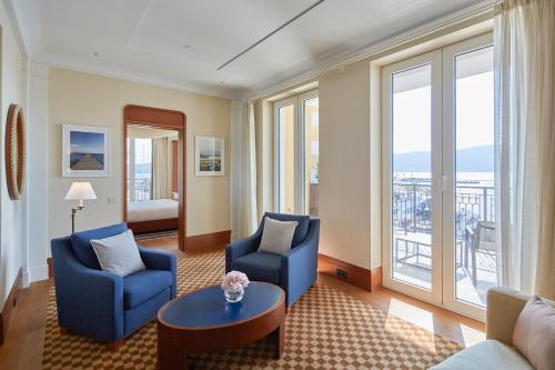 Ruang duduk di Regent Porto Montenegro