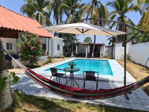 Kolam renang di atau dekat dengan Rancho Italle en Sipacate