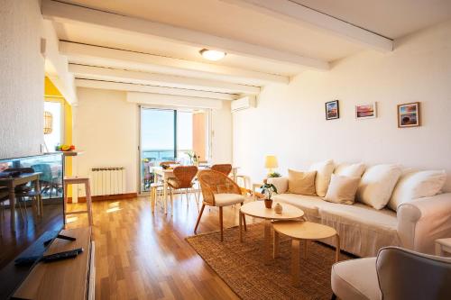 LE JARDIN BLEU AP4388 By Riviera Holiday Homes