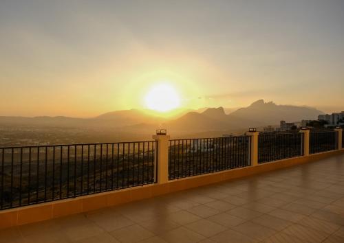 Vue générale sur la montagne ou vue sur la montagne depuis la maison d'hôtes