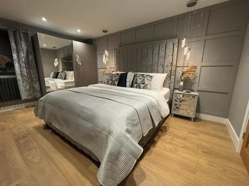 Postel nebo postele na pokoji v ubytování Sheffield-Apartment-Sleeps4-Parking-HotTub