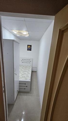Una cama o camas en una habitación de غرفة خاصة لشخص