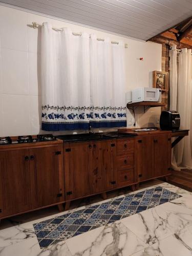 Η κουζίνα ή μικρή κουζίνα στο Rancho Figueira