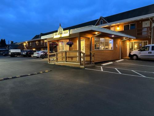 a building with a parking lot in front of it at Inn at the Sea in Long Beach