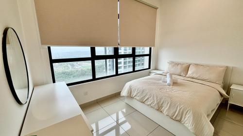 Postel nebo postele na pokoji v ubytování Condo Ioi City Mall Putrajaya, 3 & 2 Bedrooms, near to Hospital Serdang, UPM, Uniten