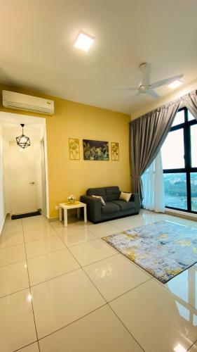 Posezení v ubytování Condo Ioi City Mall Putrajaya, 3 & 2 Bedrooms, near to Hospital Serdang, UPM, Uniten