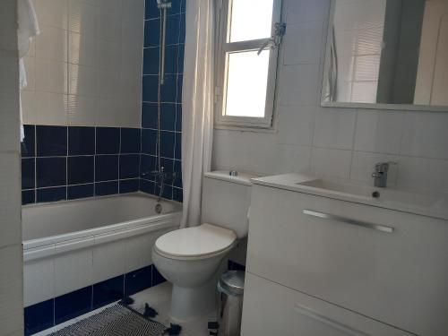 A bathroom at Castillo Mar