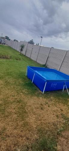a blue tarp on the grass next to a building at Ideal CASA EN NECOCHEA in Necochea
