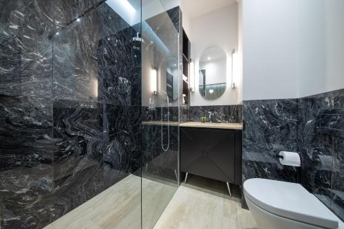 Koupelna v ubytování Boulevard Drobnera Residence - Apartamenty z widokiem na Odrę