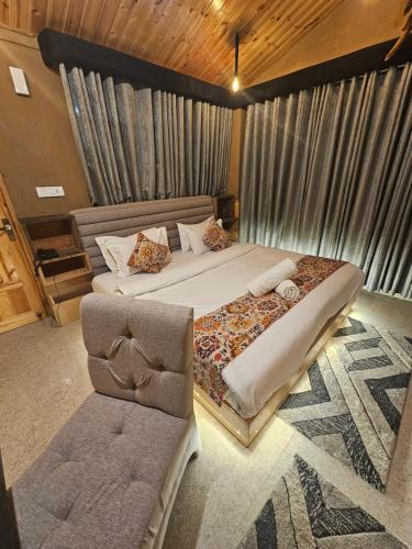 Gallery image of Hotel Old Manali-Mountain View, Balcony, Garden, Pet Friendly, Parking in Manāli