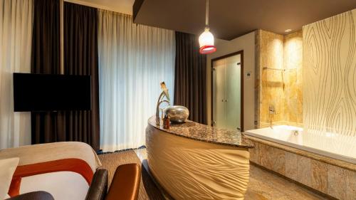 Postel nebo postele na pokoji v ubytování east Hotel Hamburg