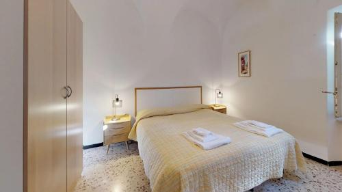 a bedroom with a bed with two towels on it at Casa del Teatro in Borgio Verezzi