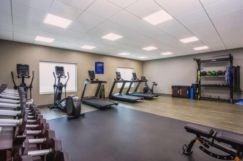 a gym with several treadmills and exercise bikes at Hampton Inn By Hilton Ocoee Orlando in Orlando