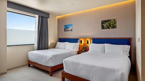 Postel nebo postele na pokoji v ubytování Hampton By Hilton Queretaro Juriquilla