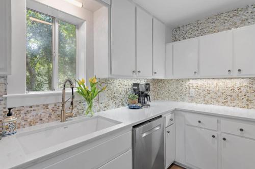 Η κουζίνα ή μικρή κουζίνα στο Available for Season! Sand Castle at Seagrove Beach