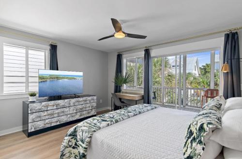 Ένα ή περισσότερα κρεβάτια σε δωμάτιο στο Available for Season! Sand Castle at Seagrove Beach