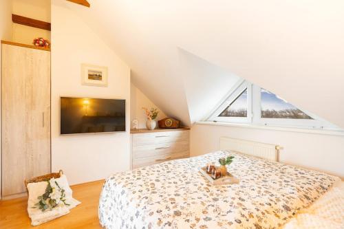 Postel nebo postele na pokoji v ubytování Spacious Budweis Nature Apartment