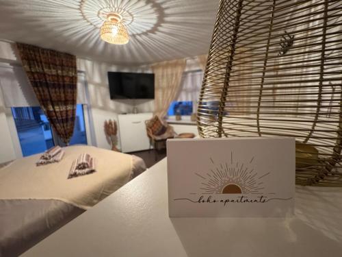 Μια τηλεόραση ή/και κέντρο ψυχαγωγίας στο BOHO Apartment Luna