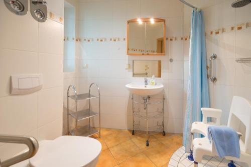 Et badeværelse på Ferienwohnung Sonnenschein