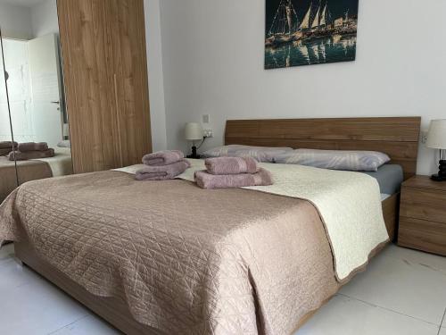 Ένα ή περισσότερα κρεβάτια σε δωμάτιο στο Sliema 3BR 3Bath Apartment 17