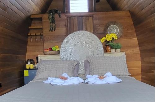 Postel nebo postele na pokoji v ubytování Arenal 360 Lodge