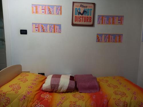 Una cama o camas en una habitación de 4 giugno Ferrara