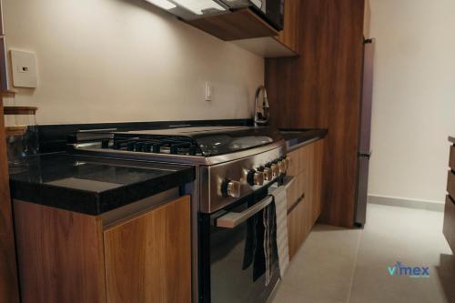Η κουζίνα ή μικρή κουζίνα στο Santamar by Tao Beach Condos with Pool & Walk to Ocean