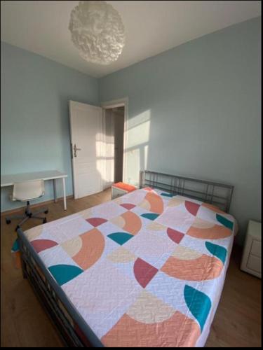 Postel nebo postele na pokoji v ubytování Chambre confortable lits double schaarbeek premier étage