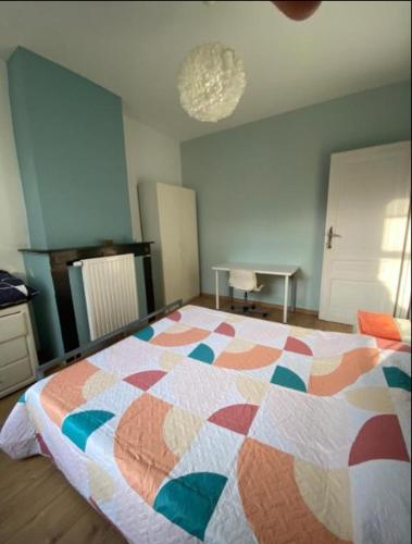 Postel nebo postele na pokoji v ubytování Chambre confortable lits double schaarbeek premier étage