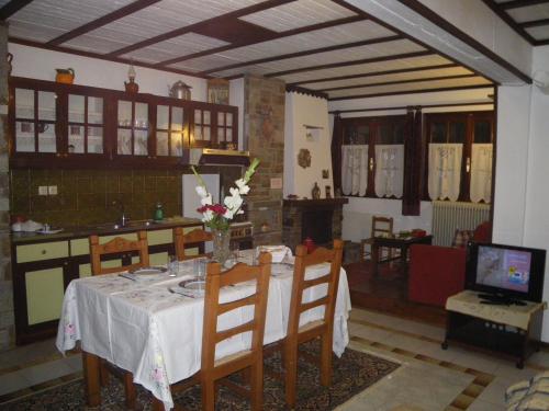 Reštaurácia alebo iné gastronomické zariadenie v ubytovaní Villa Georgie
