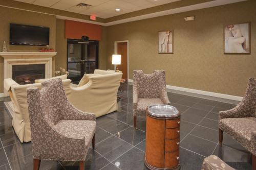 a waiting room with chairs and a fireplace at Holiday Inn Carbondale - Conference Center by IHG in Carbondale
