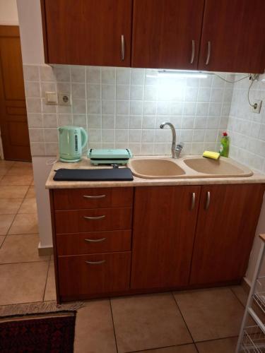 Kuchyň nebo kuchyňský kout v ubytování Chrisa's apartment