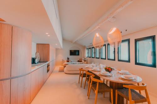 a kitchen and dining room with a table and chairs at Maison Galante au Vieux Port in Marseille