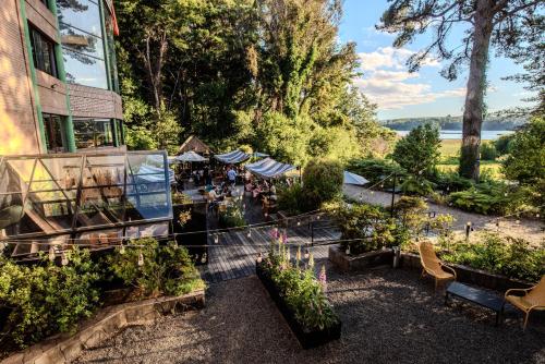 an overhead view of a garden in front of a building at Hotel Puerta del Sur in Valdivia