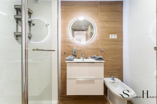 Coastal 2BR Apartment, Parking, Pool