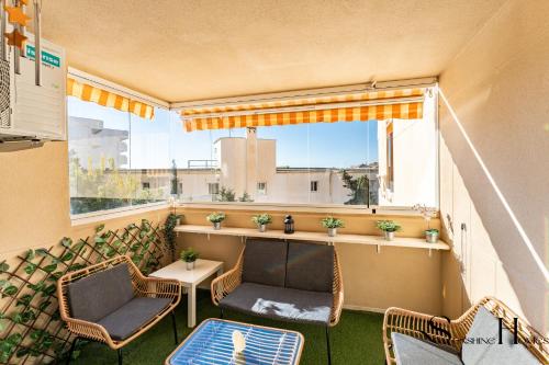 Coastal 2BR Apartment, Parking, Pool