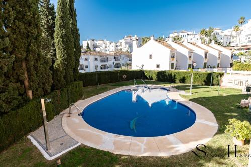Coastal 2BR Apartment, Parking, Pool