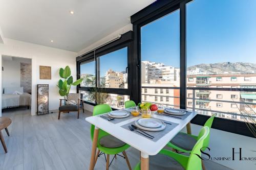 Exquisite Central 2 Bedroom apt, Pool, Views