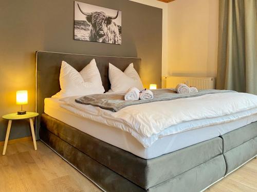 a bedroom with a large bed with towels on it at !GoldPath! FeWo - Comfortable - Central - Balkon - Tiefgarage in Waldkirchen