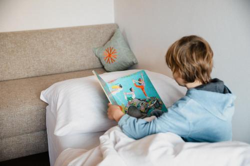 Niños alojados en biYou Ecoquartier in den Bergen