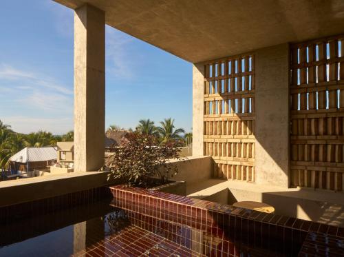 Hotel Humano, a Member of Design Hotelsにあるバルコニーまたはテラス