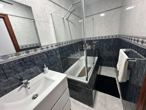 A bathroom at Apartamento Xoel
