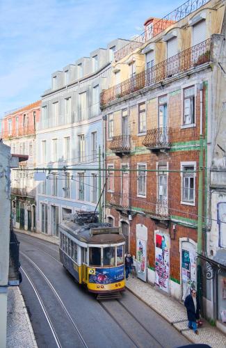 Charming Graça Flat w Balcony, by TimeCooler