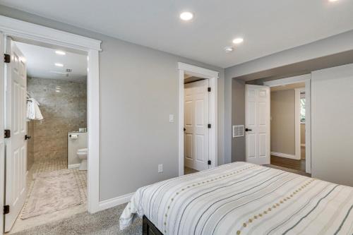 Ένα μπάνιο στο Portland Vacation Rental Near Parks and Downtown!