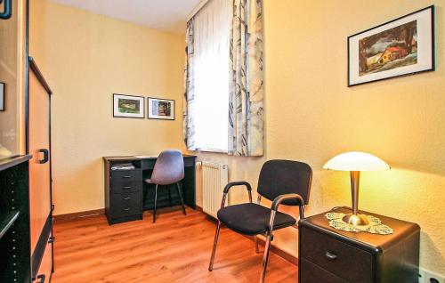 a room with two chairs and a desk and a window at Ferienwohnung Röbelmüritz in Röbel