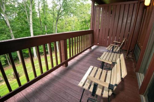 two benches sitting on a porch of a cabin at Carter Caves State Resort Park in Olive Hill