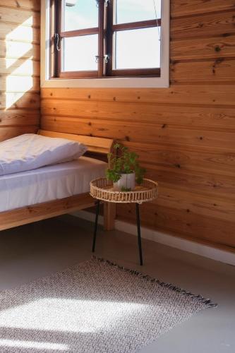 Una cama o camas en una habitación de Fjand Badeby - Guesthouse, Cottages and Colony