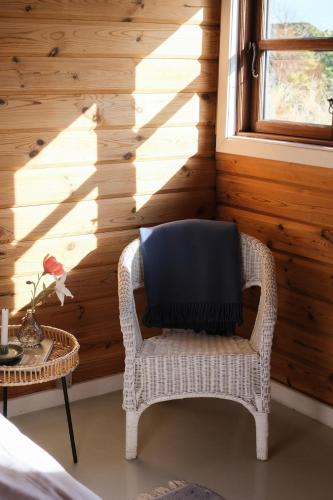 Un lugar para sentarse en Fjand Badeby - Guesthouse, Cottages and Colony