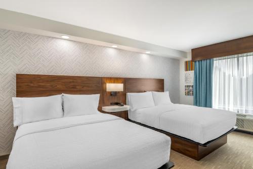 Postel nebo postele na pokoji v ubytování Hampton Inn Petersburg-Fort Gregg Adams