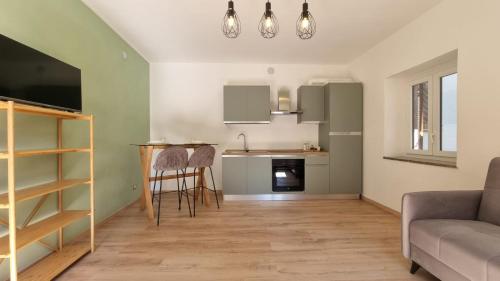 a living room with a couch and a kitchen at Re Arduino 117 in Ivrea